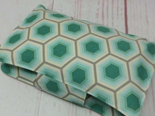 Windeltasche im Design Honeycomb, Innentaschen, Klettverschluss, mit Namen personalisierbar